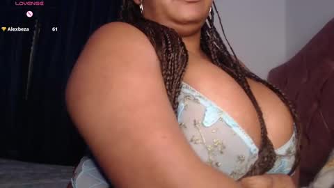 Snapshot of evelyn_sandoval chatting on 02/20/25, 08:17 Evelyn Sandoval online show from 02/20/25, 08:17