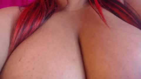 Snapshot of evelyn_sandoval chatting on 11/25/25, 01:49 Evelyn Sandoval online show from 11/25/25, 01:49