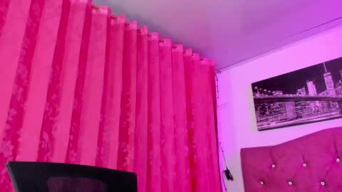 Evelyn Sandoval online show from 05/25/26, 01:33