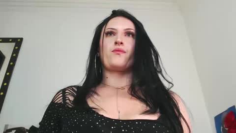 Snapshot of evelyn_sheeran chatting on 01/25/25, 06:34 Julieta online show from 01/25/25, 06:34