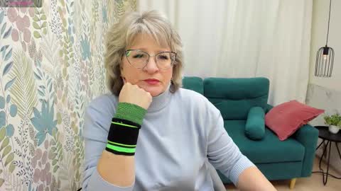 Evelyn online show from 02/04/26, 05:13