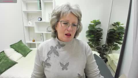 Evelyn online show from 02/23/26, 05:05