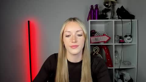 evelynblond online show from 05/29/26, 01:42