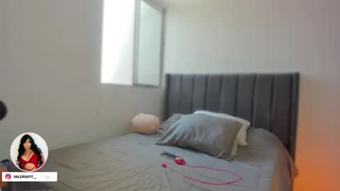 Snapshot of evelynfit chatting on 12/15/25, 05:06 EVELYN instagram valeriafit 0NLYFANS private valeria TWITT evelynvaleria30 online show from 12/15/25, 05:06