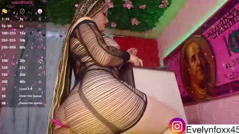 Snapshot of evelynfox_xx chatting on 10/26/25, 10:15 evelyn Foxx new account online show from 10/26/25, 10:15