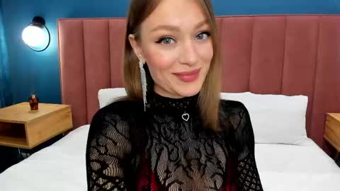 Evelyn online show from 05/18/26, 01:56