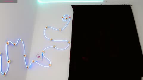 everlin_01 online show from 05/18/26, 07:52