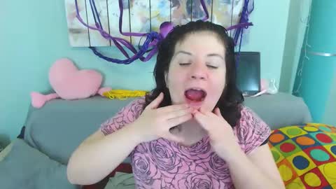 Snapshot of everly_rays chatting on 12/20/24, 05:08 Everly online show from 12/20/24, 05:08