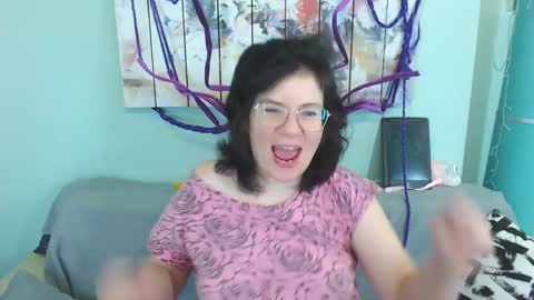 Snapshot of everly_rays chatting on 12/24/24, 02:01 Everly online show from 12/24/24, 02:01