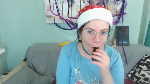 Snapshot of everly_rays chatting on 12/25/24, 04:54 Everly online show from 12/25/24, 04:54