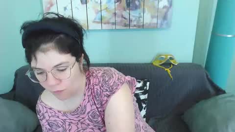 Snapshot of everly_rays chatting on 02/14/25, 07:59 Everly online show from 02/14/25, 07:59