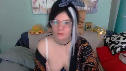 Snapshot of everly_rays chatting on 10/21/25, 04:51 Everly online show from 10/21/25, 04:51