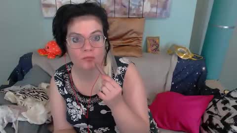 Snapshot of everly_rays chatting on 11/25/25, 04:40 Everly online show from 11/25/25, 04:40