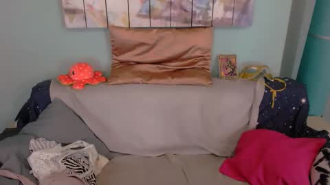 Snapshot of everly_rays chatting on 11/26/25, 01:01 Everly online show from 11/26/25, 01:01