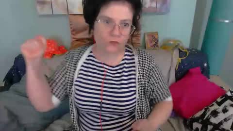 Snapshot of everly_rays chatting on 11/28/25, 05:21 Everly online show from 11/28/25, 05:21