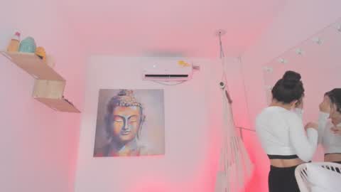 Snapshot of everyh chatting on 12/17/24, 01:50 Sophia online show from 12/17/24, 01:50