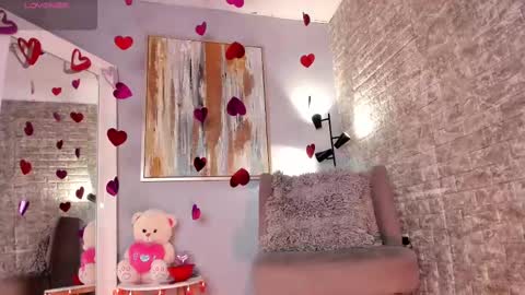 Snapshot of everyh chatting on 02/15/25, 08:22 Sophia online show from 02/15/25, 08:22