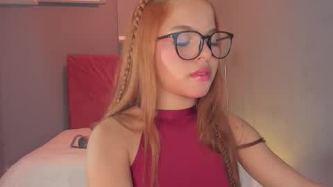 Snapshot of everyh chatting on 09/08/25, 07:57 Sophia online show from 09/08/25, 07:57