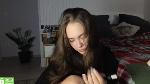 Snapshot of evi_woow chatting on 11/15/25, 09:32 evi_woow online show from 11/15/25, 09:32