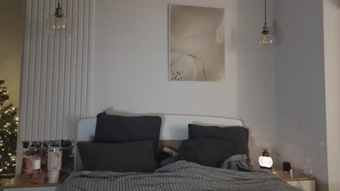 Snapshot of evi_woow chatting on 12/16/25, 10:48 evi_woow online show from 12/16/25, 10:48