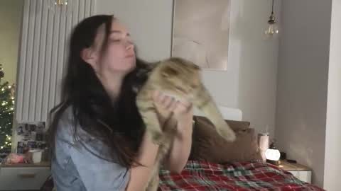 Snapshot of evi_woow chatting on 12/22/25, 10:18 evi_woow online show from 12/22/25, 10:18