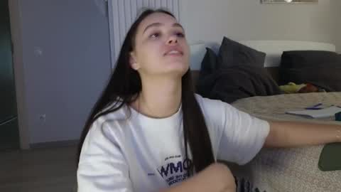 evi_woow online show from 04/10/26, 11:31