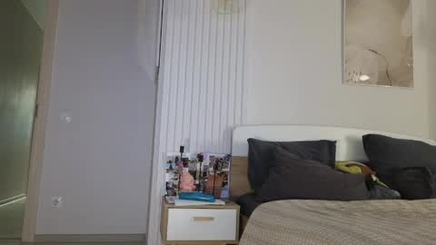 evi_woow online show from 04/13/26, 09:31