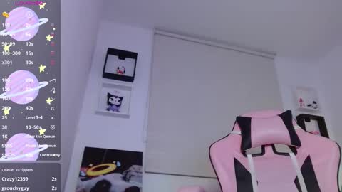 Snapshot of evie_cloud chatting on 10/11/25, 04:01 Evie Cloud online show from 10/11/25, 04:01