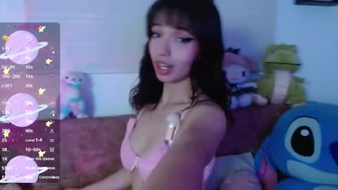 Evie Cloud online show from 11/08/25, 12:22