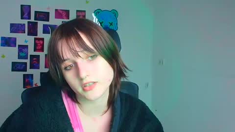 Evie online show from 12/22/25, 10:07