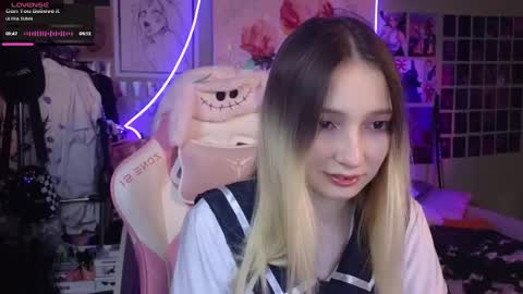 Evie online show from 03/11/25, 09:04