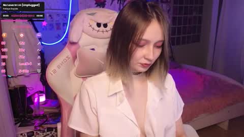 Evie online show from 10/17/25, 12:36