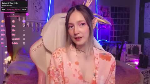 Evie online show from 11/12/25, 09:25