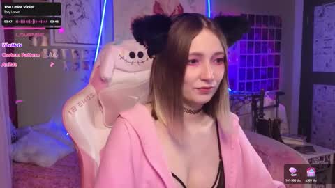 Evie online show from 11/29/25, 01:08