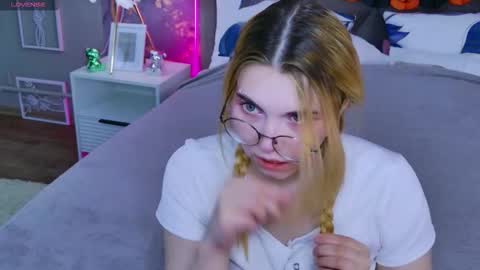 Snapshot of evie_val chatting on 11/02/25, 03:14 evie_val online show from 11/02/25, 03:14