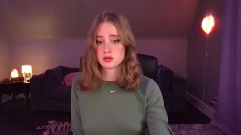 Snapshot of eviecam chatting on 12/17/24, 07:18 Evie3 online show from 12/17/24, 07:18