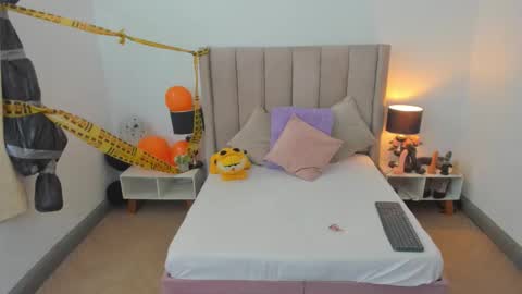 evvaa_moon online show from 10/08/25, 12:47