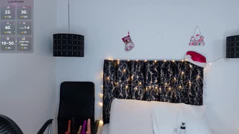 evvaa_moon online show from 12/22/25, 12:24