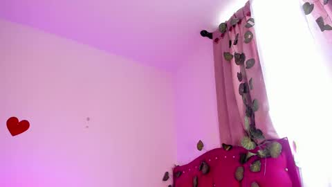 Snapshot of evy_orange1 chatting on 03/03/25, 04:35 EVY online show from 03/03/25, 04:35