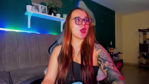 Snapshot of evy_orange1 chatting on 07/18/26, 01:43 EVY online show from 07/18/26, 01:43