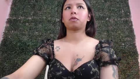 Snapshot of evybubbles_ chatting on 04/12/26, 02:11 Im Evy online show from 04/12/26, 02:11