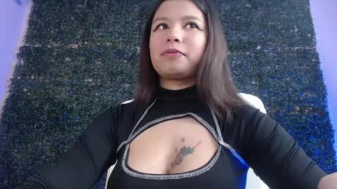 Snapshot of evybubbles_ chatting on 04/21/26, 05:28 Im Evy online show from 04/21/26, 05:28