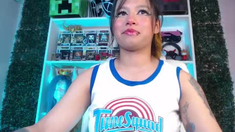 Snapshot of evybubbles_ chatting on 05/23/26, 11:20 Im Evy online show from 05/23/26, 11:20