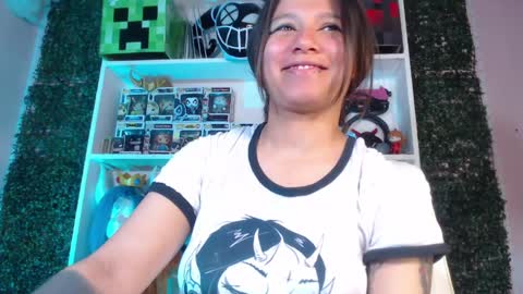 Snapshot of evybubbles_ chatting on 05/24/26, 01:49 Im Evy online show from 05/24/26, 01:49