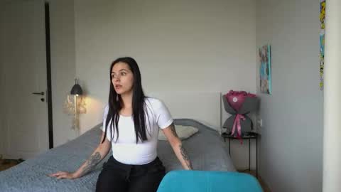 ewelynscott online show from 11/12/25, 08:15