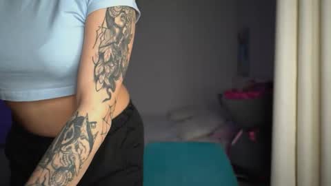 ewelynscott online show from 11/17/25, 06:03