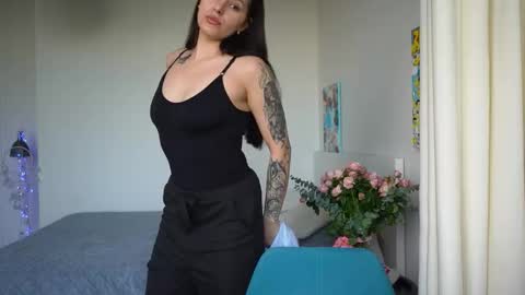 ewelynscott online show from 11/22/25, 06:45