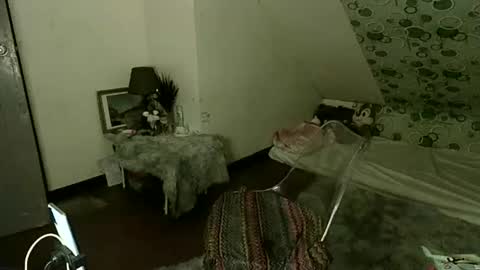 Snapshot of exoticapril01 chatting on 12/21/25, 01:40 exoticapril01 online show from 12/21/25, 01:40