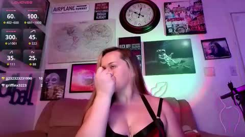 Snapshot of explicitshaybaby chatting on 05/20/26, 05:02 explicitshaybaby online show from 05/20/26, 05:02
