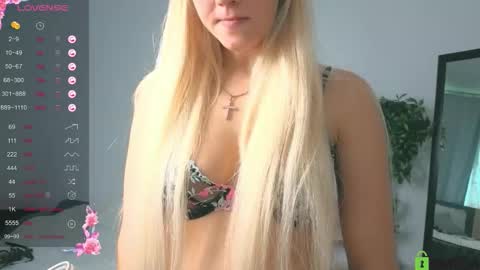 M4ry  online show from 09/12/25, 07:19